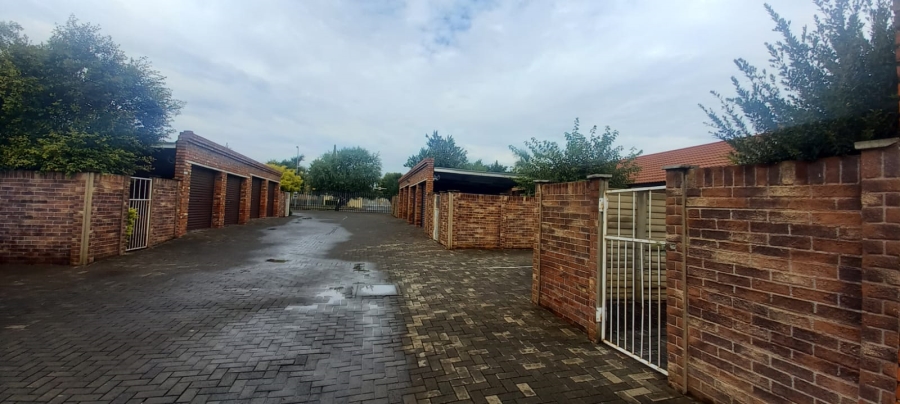 2 Bedroom Property for Sale in Langenhovenpark Free State